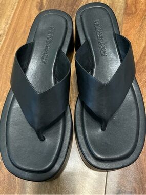 Princess Polly Black V-Strip Platform Flip Flops